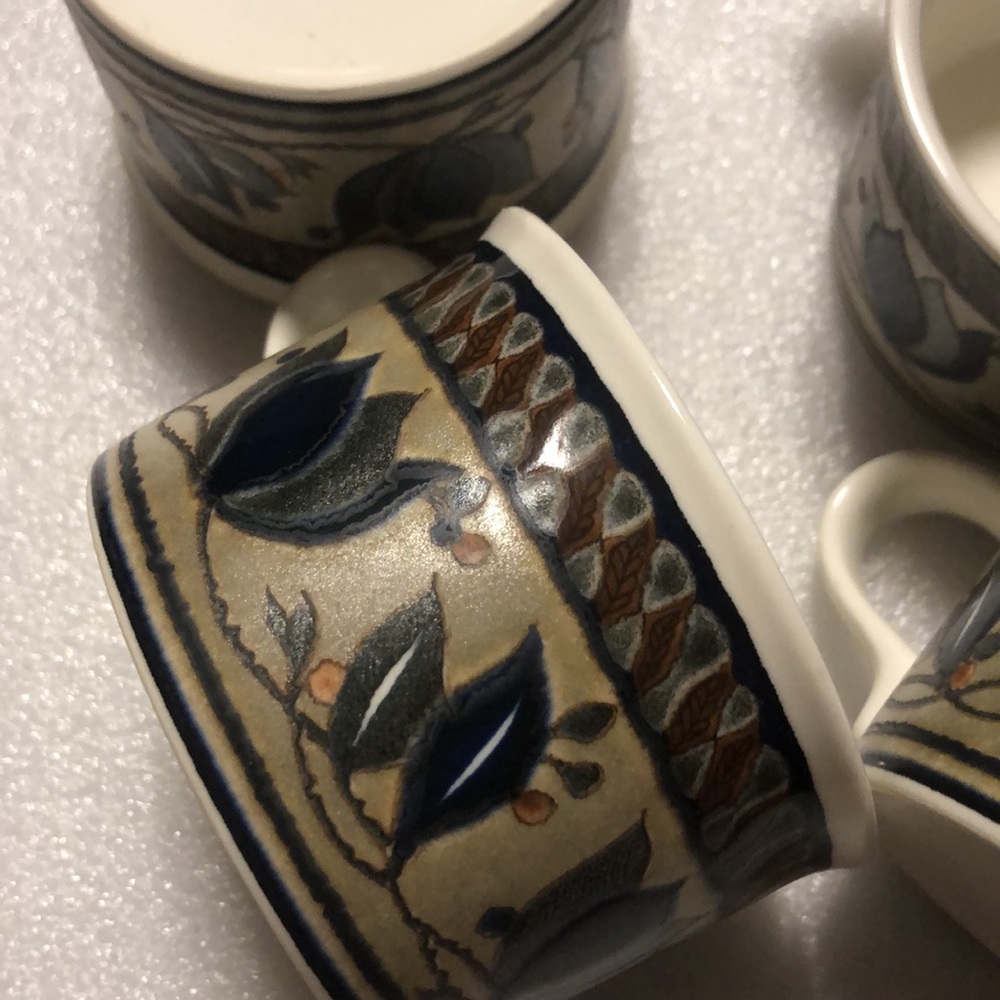Mikasa Intaglio Arabella Cups Mugs - Set of 4 Cups - Picture 3 of 11
